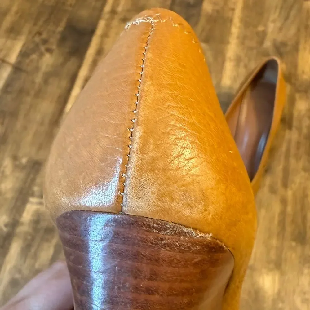 Tory Burch Sally Wedge Pebbled Leather Heel Gold Logo Medallion Round Women's 8M